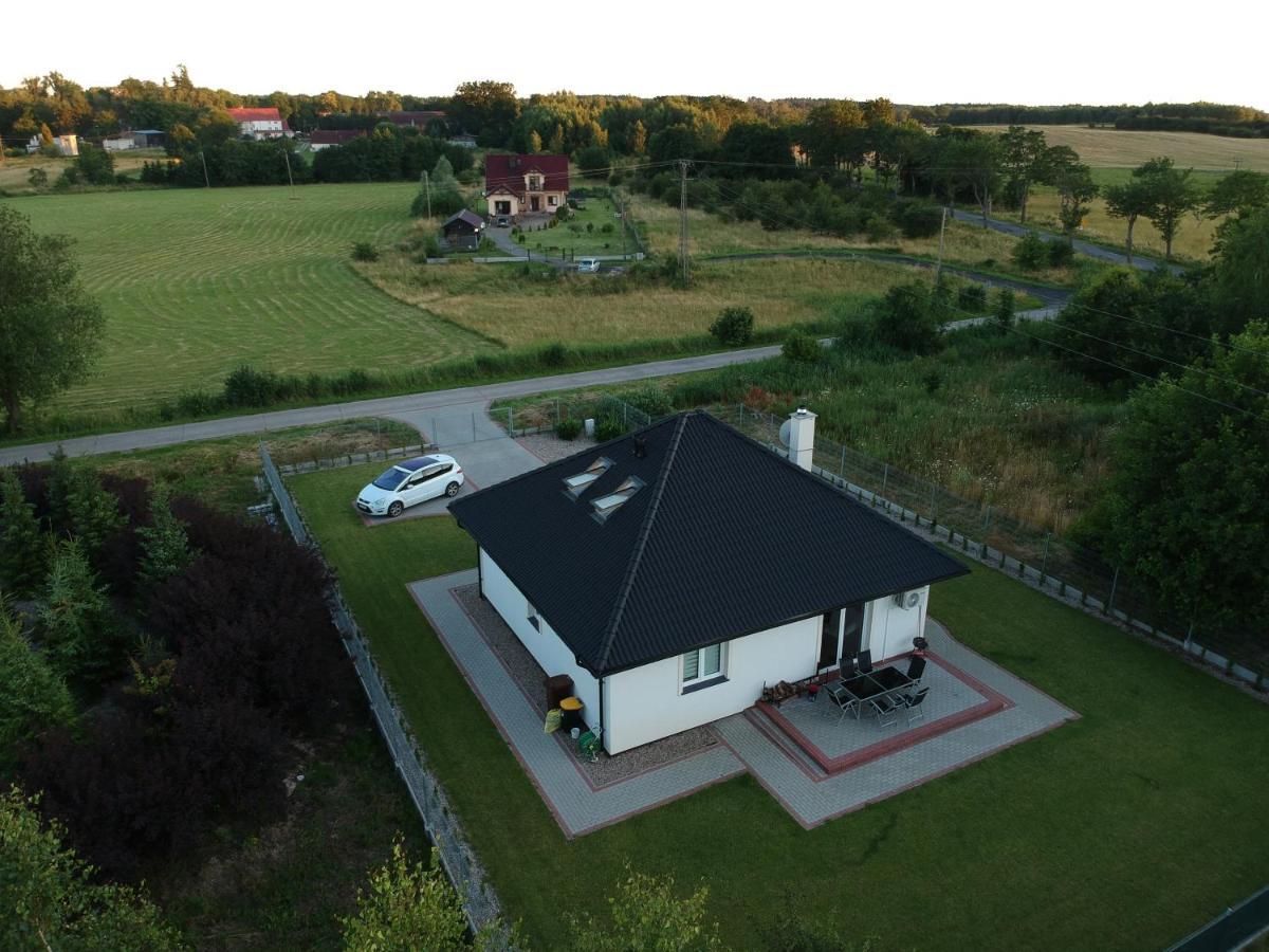 Domek Pod Lasem Ustka Exteriör bild